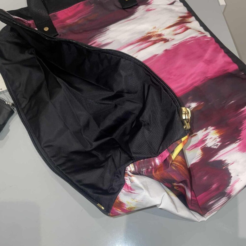 LULULEMON - Set of 3 Bags - ALL NWT Bring it Om Tote & In The Present Pouches - Picture 9 of 14